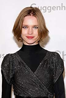 How tall is Natalia Vodianova?